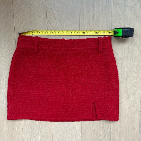 ZARA Red Mini Textured Skirt with Slit - Picture 4 of 5